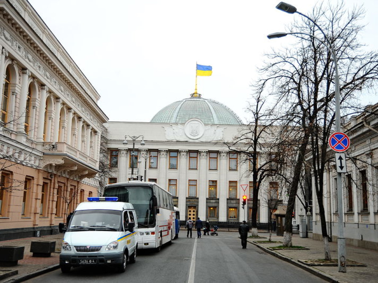 Митинг Партии регионов охраняет милиция, 5 декабря 2013г.