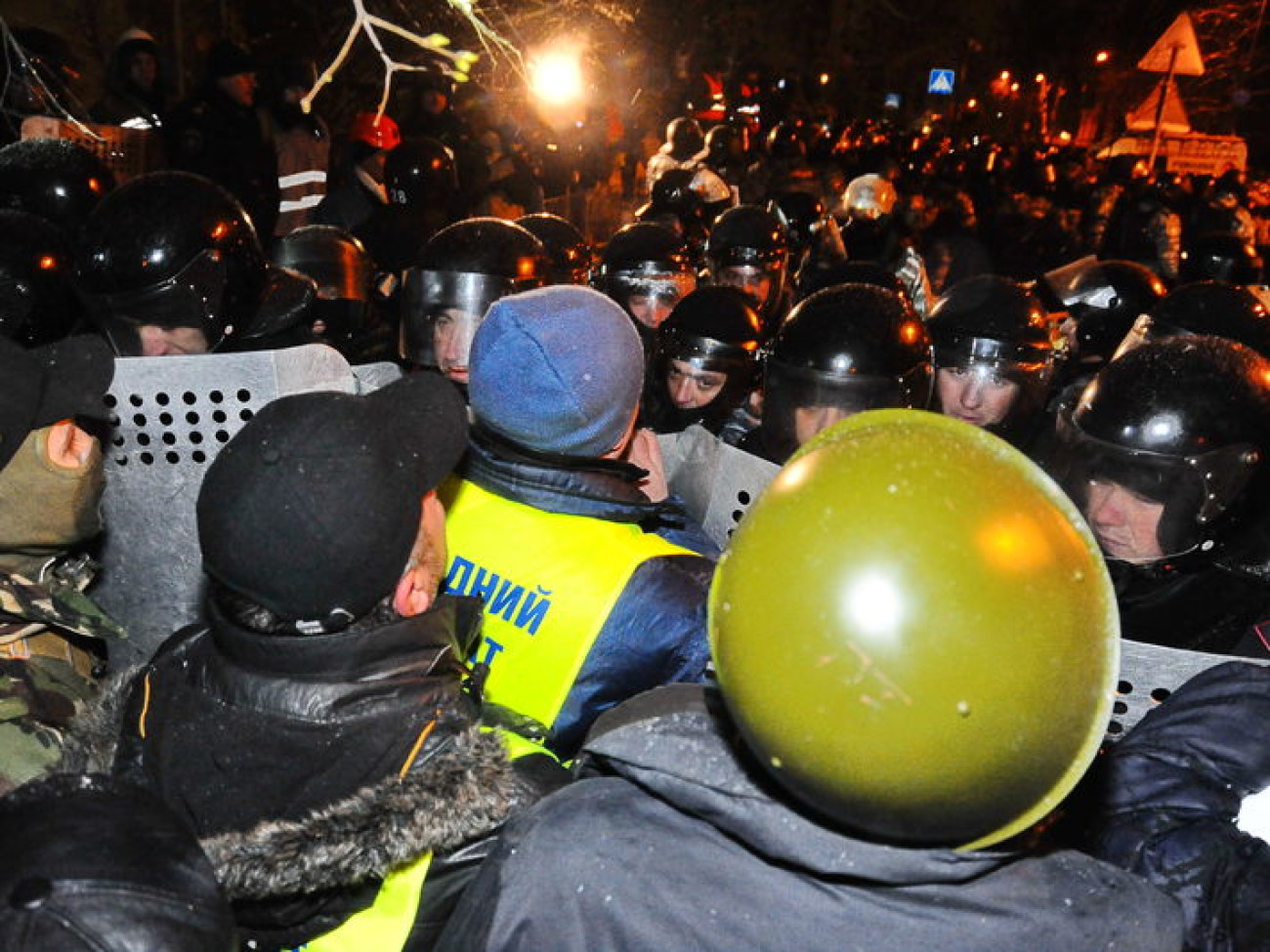 В Киеве зачистили все баррикады кроме Майдана, 10 декабря 2013г.