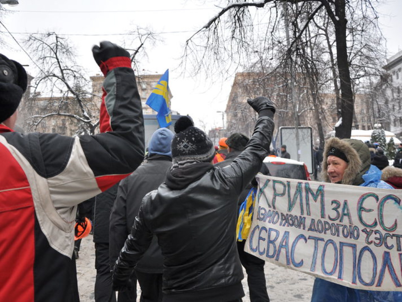 Евромайдановцы отбили КГГА, 11 декабря 2013г.