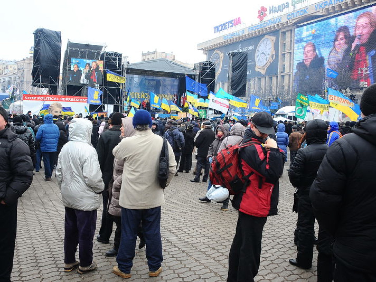 Баррикады на Майдане тают, 17 декабря 2013г.