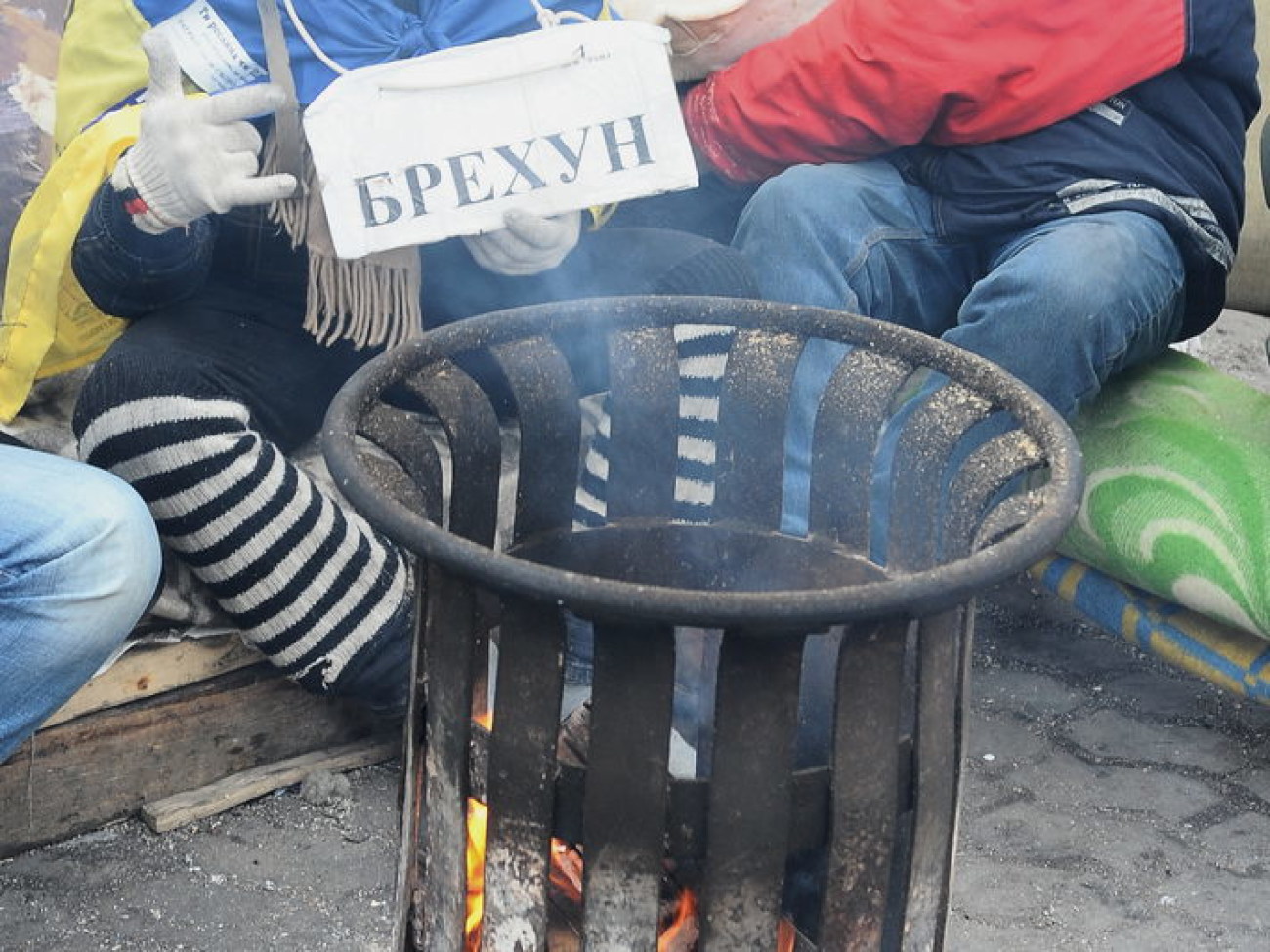 Баррикады на Майдане тают, 17 декабря 2013г.