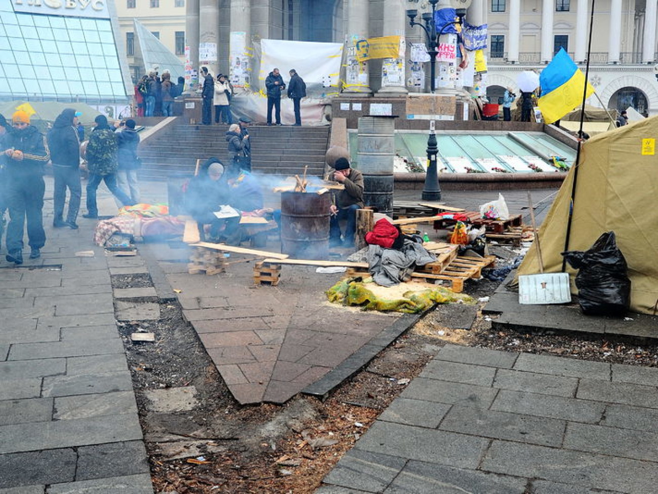 Баррикады на Майдане тают, 17 декабря 2013г.