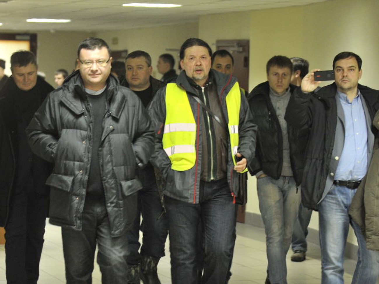 Киевсовет так и не собрался: оппозиционеры выломали дверь, 24 декабря 2013г.
