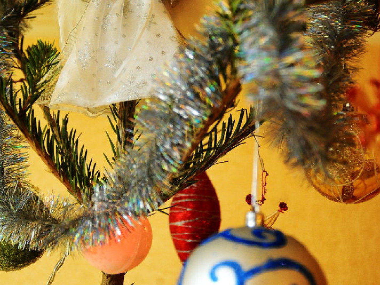 Что одеть новогодней елке&#8230; в моде синее&#8230;