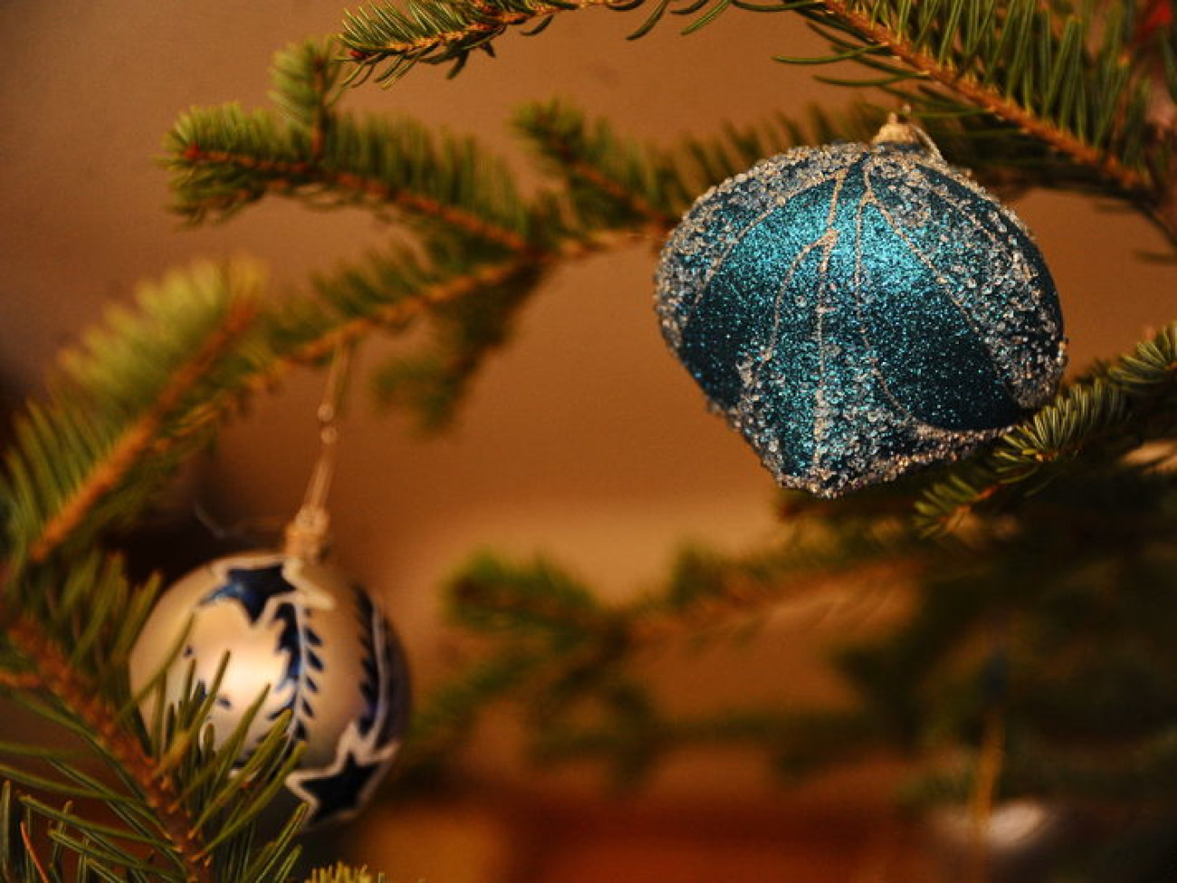 Что одеть новогодней елке&#8230; в моде синее&#8230;