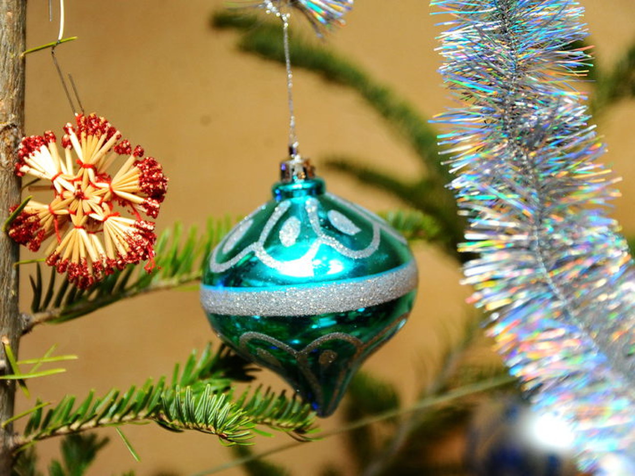 Что одеть новогодней елке&#8230; в моде синее&#8230;