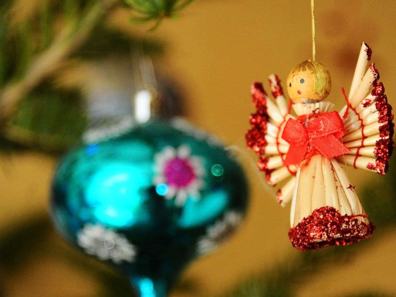 Что одеть новогодней елке&#8230; в моде синее&#8230;