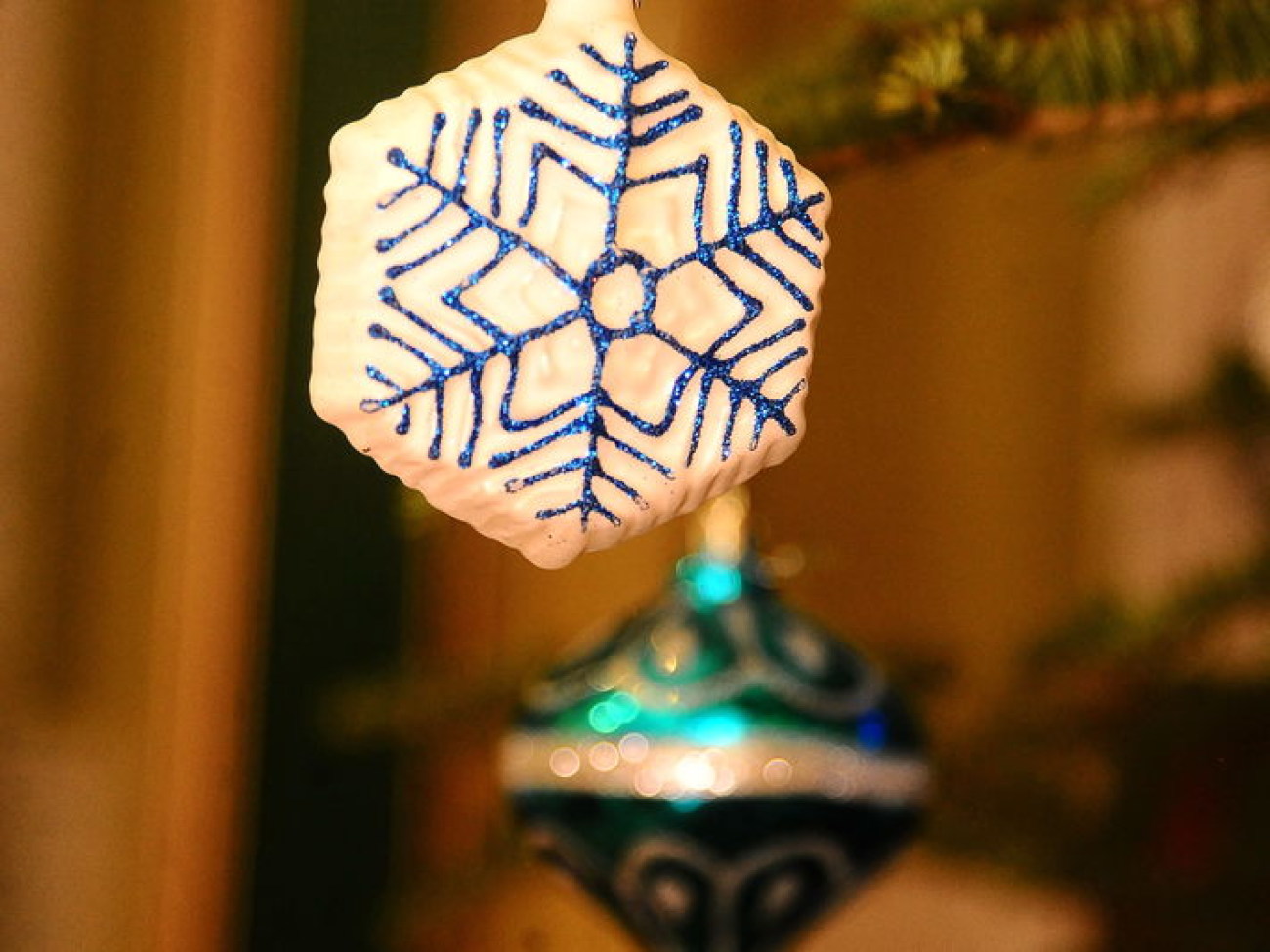 Что одеть новогодней елке&#8230; в моде синее&#8230;