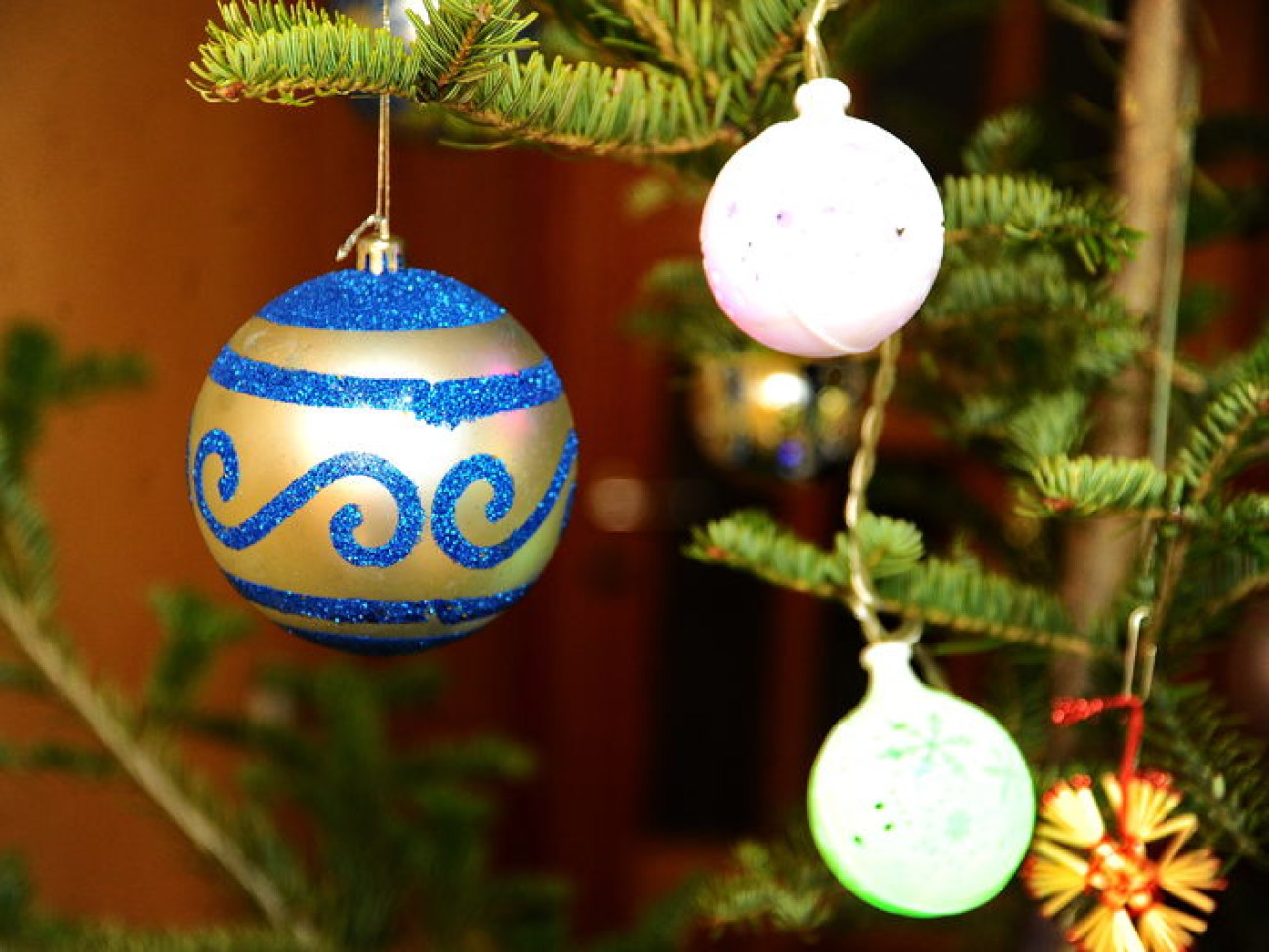 Что одеть новогодней елке&#8230; в моде синее&#8230;