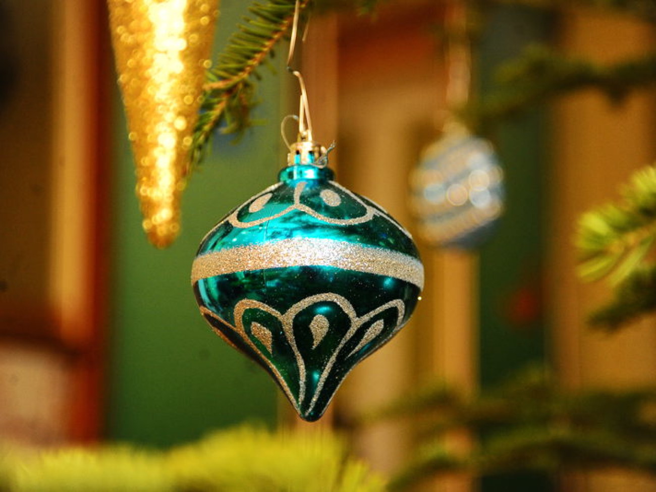 Что одеть новогодней елке&#8230; в моде синее&#8230;