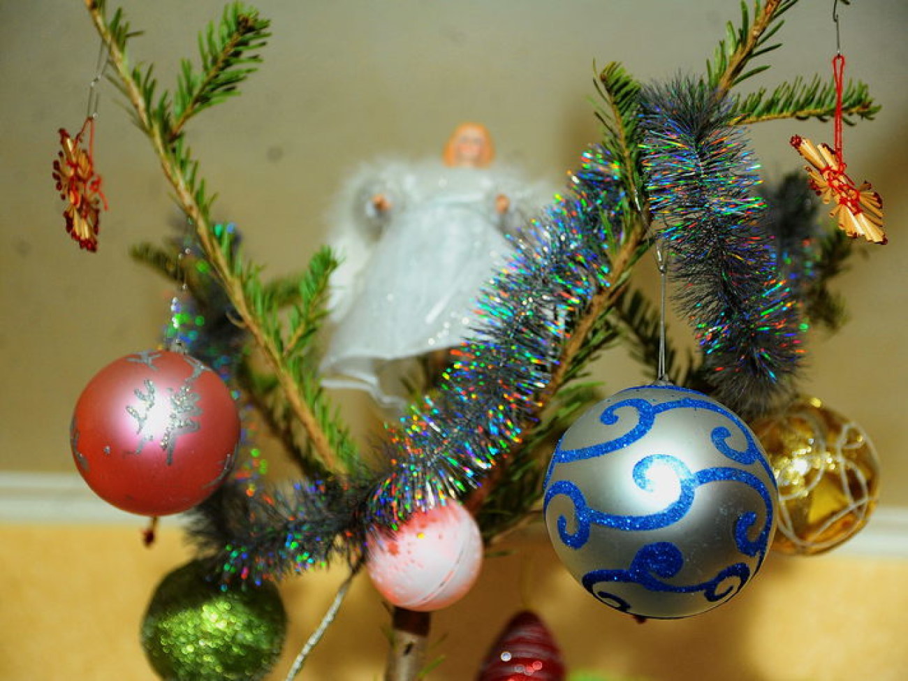 Что одеть новогодней елке&#8230; в моде синее&#8230;