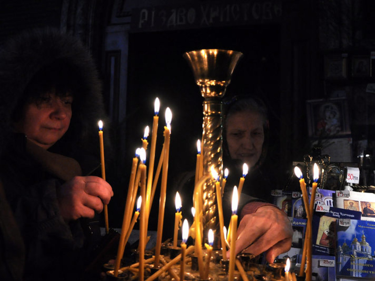 Богослужение по случаю Рождества Христового во Владимирском соборе