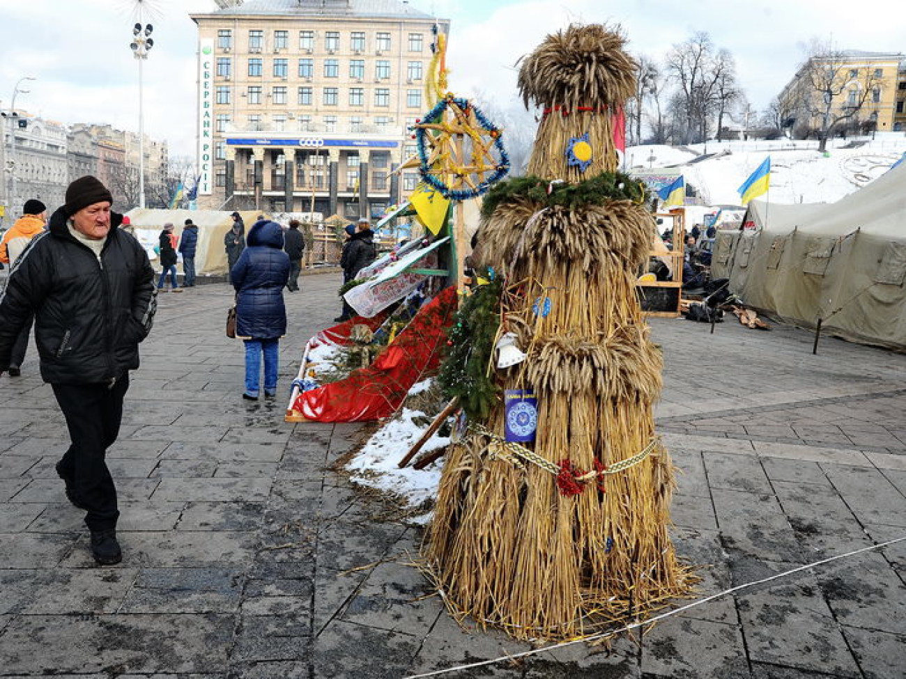 На евромайдане празднуют Маланку, 14 января 2014г.