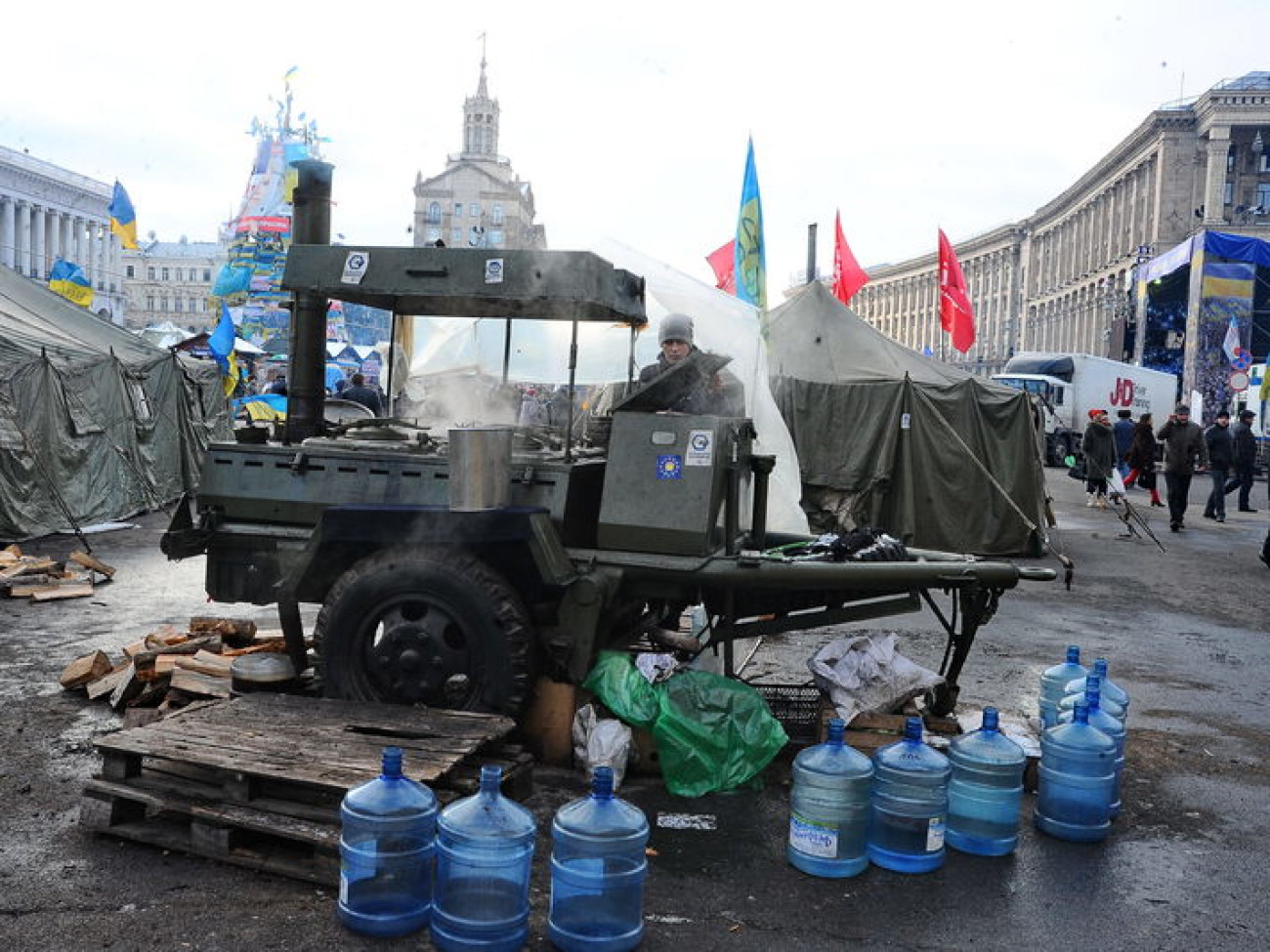 На евромайдане празднуют Маланку, 14 января 2014г.