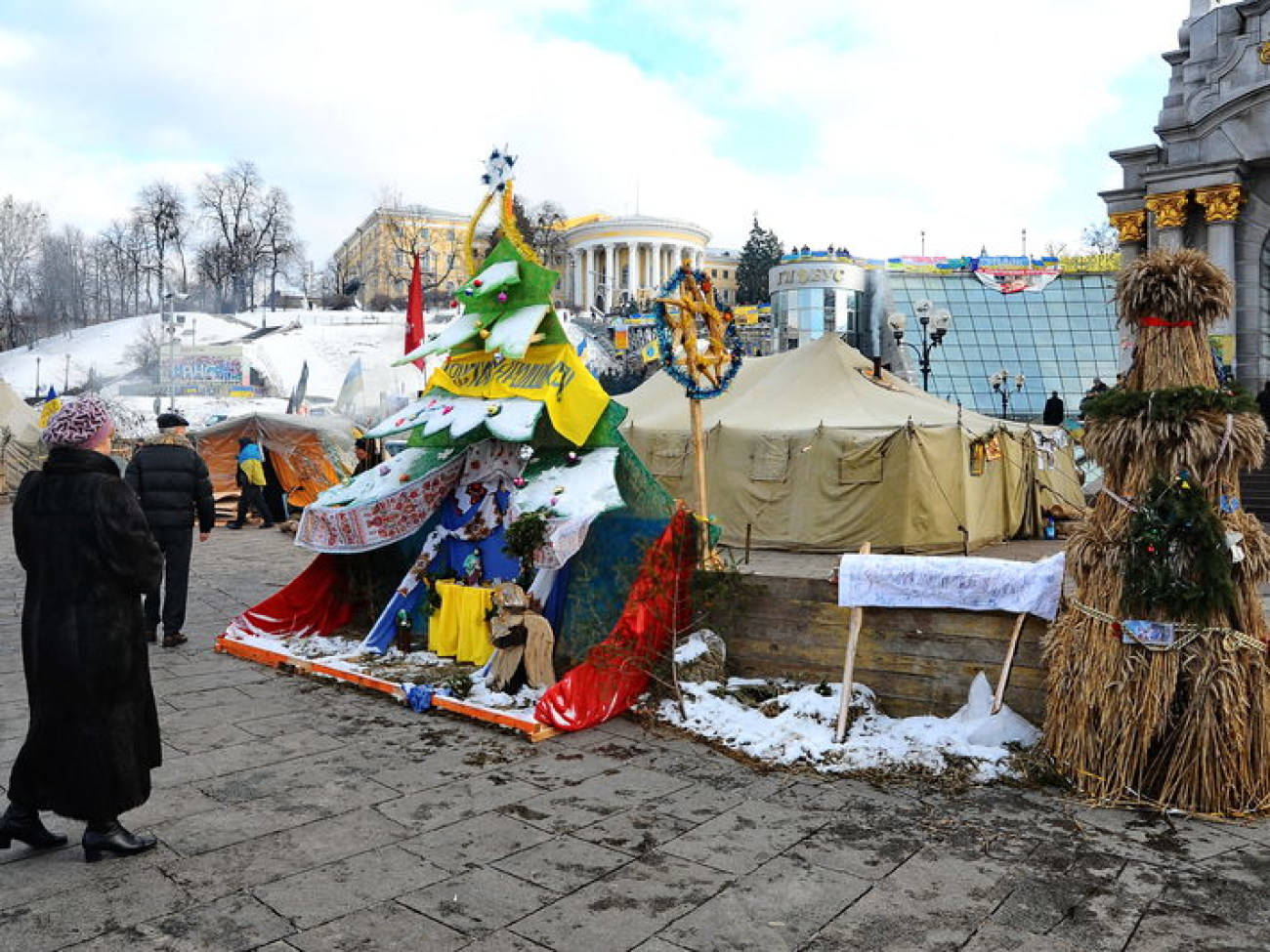 На евромайдане празднуют Маланку, 14 января 2014г.