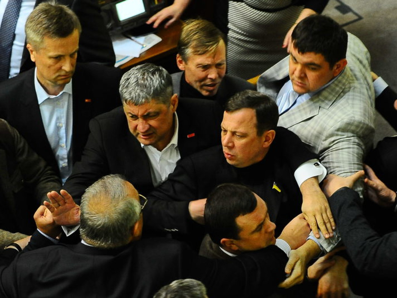 Битва за бюджет: побитые депутаты и запертый спикер, 16 января 2013г.