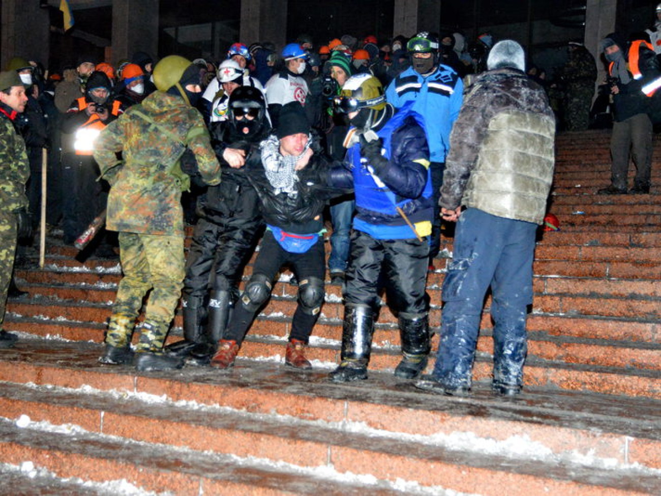 Ночью активисты Майдана взяли Украинский дом, 26 января 2014г.