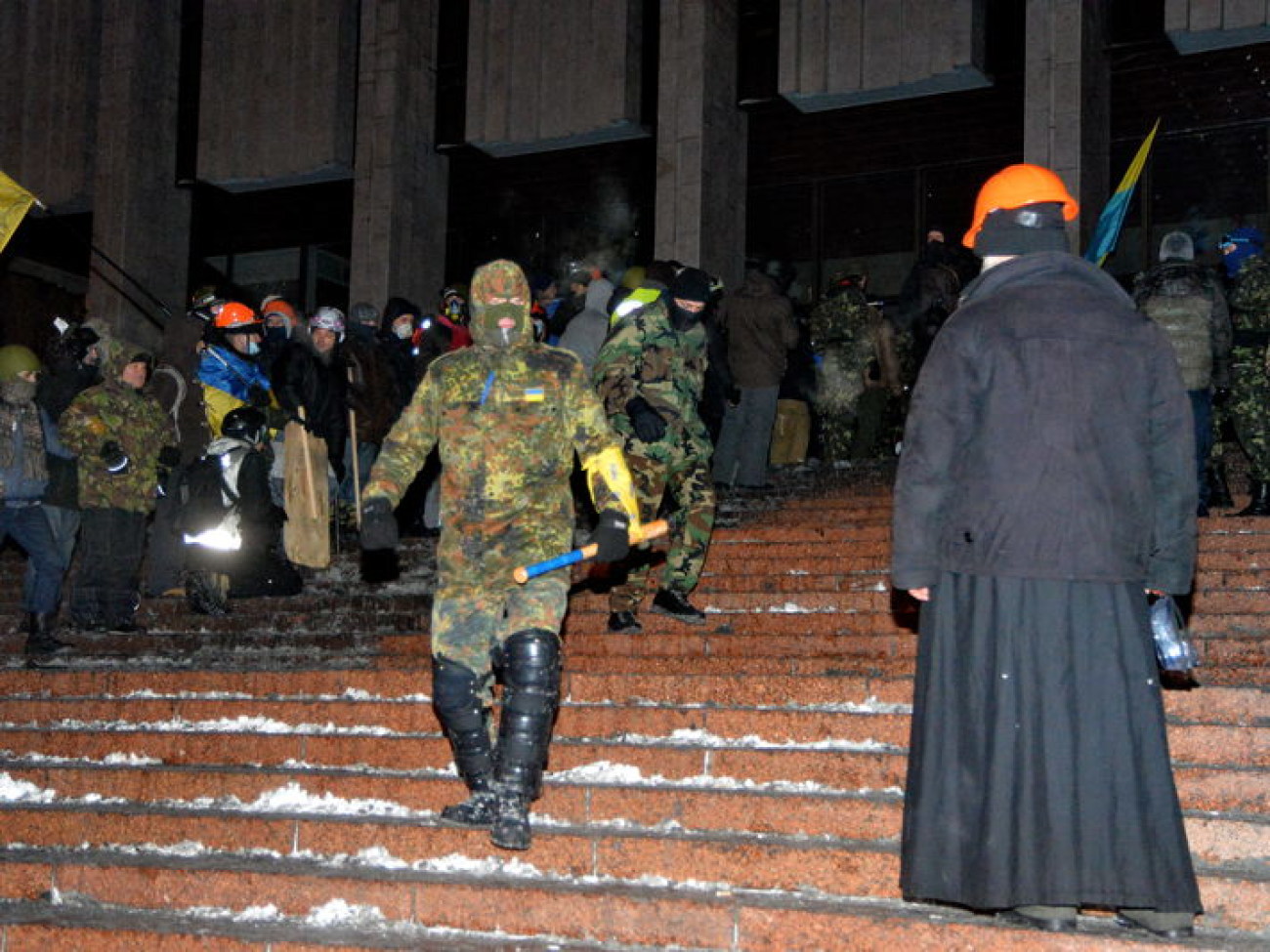 Ночью активисты Майдана взяли Украинский дом, 26 января 2014г.