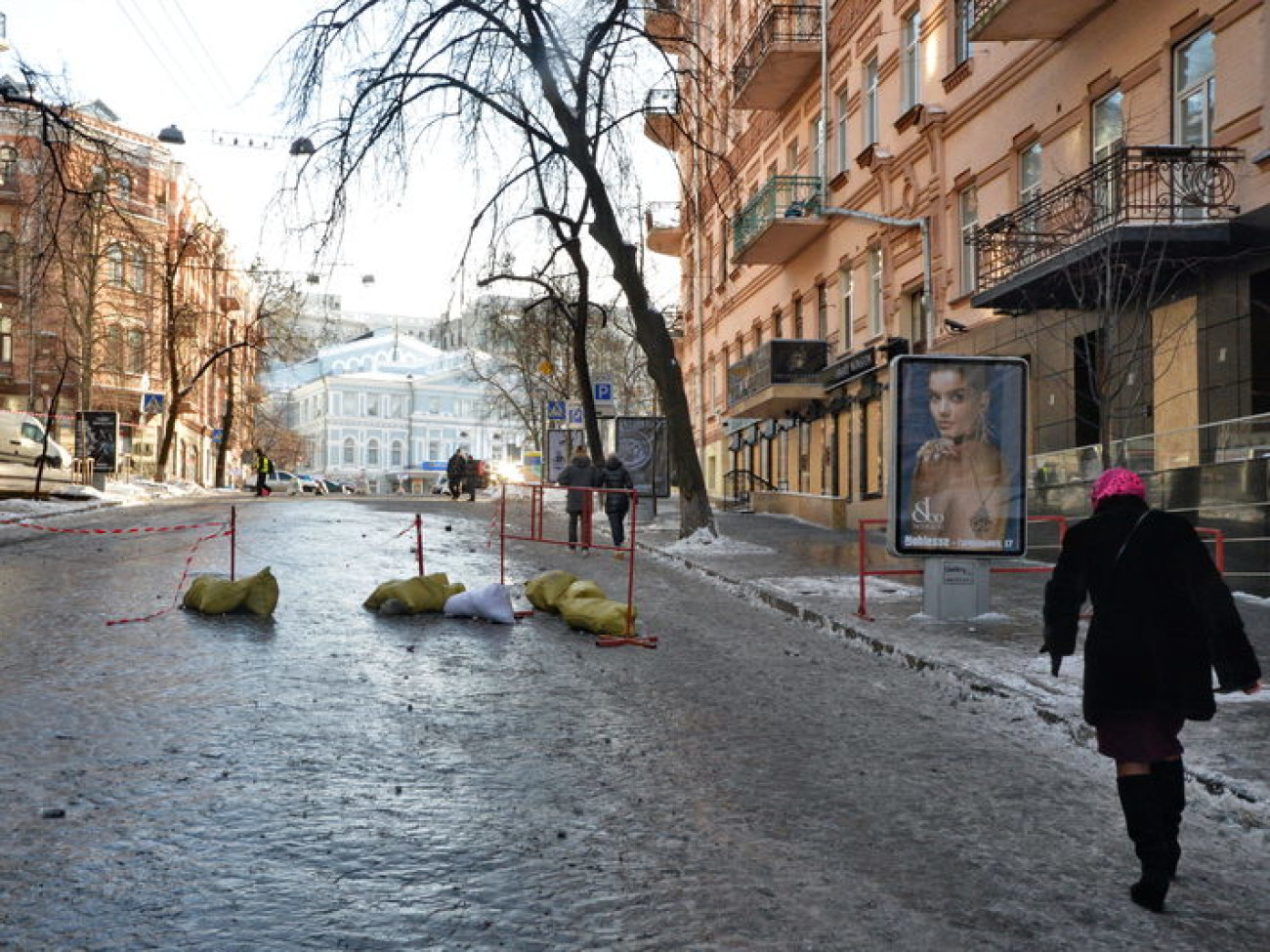 На Городецкого строят баррикады и закрываются бутики, 27 января 2014г.