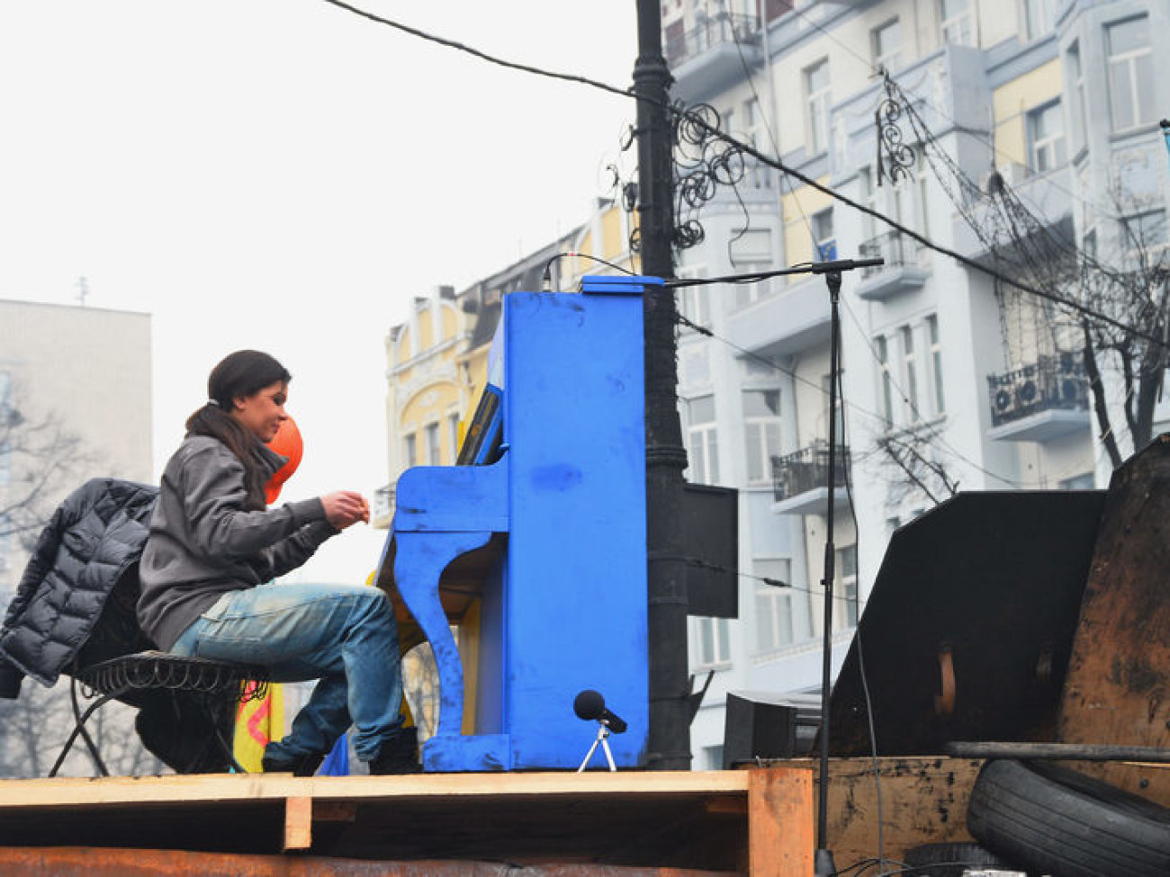 Музыкальные баррикады: на Грушевского проходит фортепианный концерт, 10 февраля 2014г.