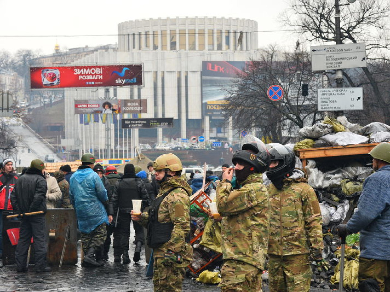 На Грушевского начали пропускать пешеходов, 17 февраля 2014г.