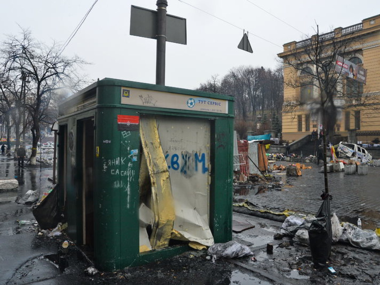 На Грушевского начали пропускать пешеходов, 17 февраля 2014г.