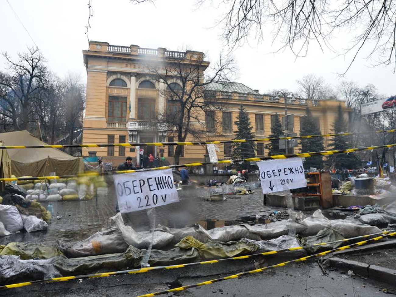 На Грушевского начали пропускать пешеходов, 17 февраля 2014г.