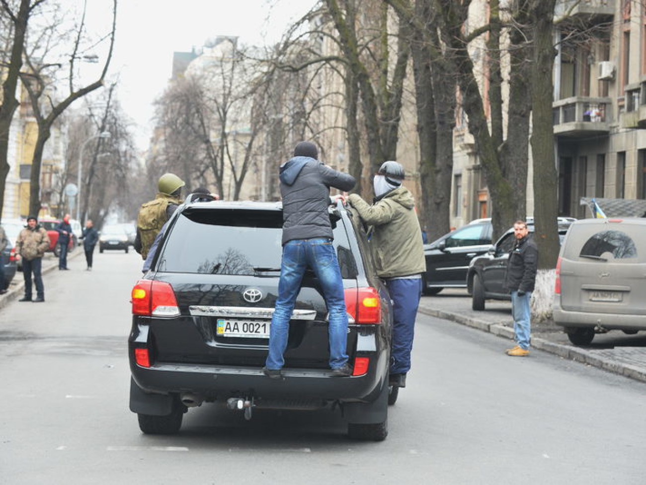 Самооборона взяла под контроль правительственный квартал, 22 февраля 2014г.