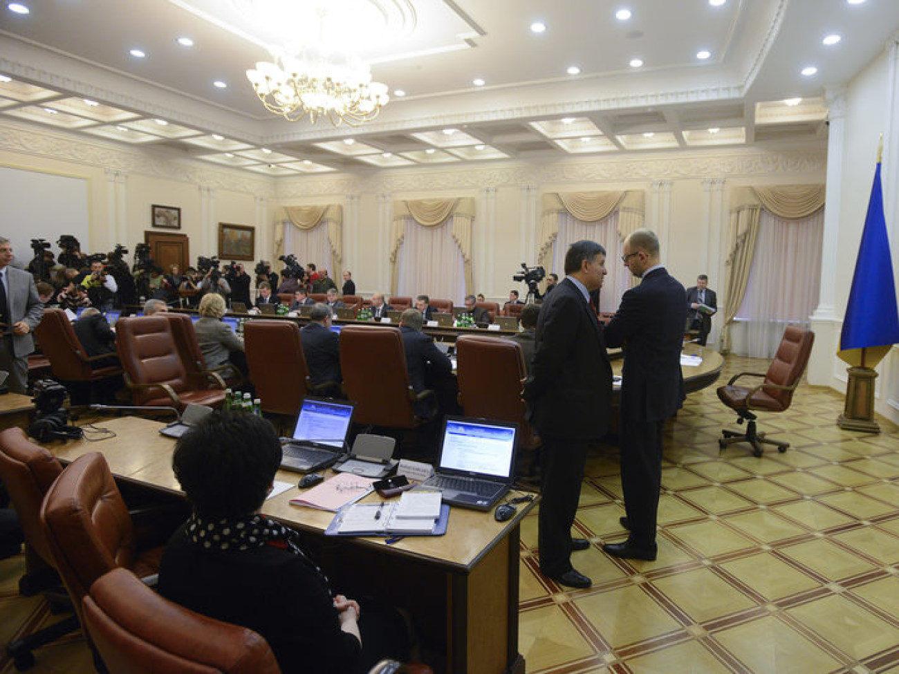 У нового Кабмина состоялось первое заседание: министры считают Крым провокацией, 1 марта 2014г.