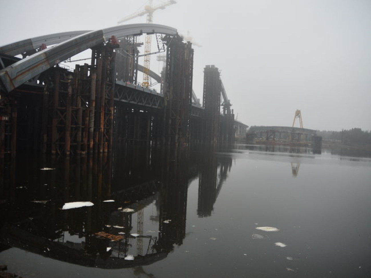 На Подольском мосту установили предпоследнюю арку, 4 марта 2014г.