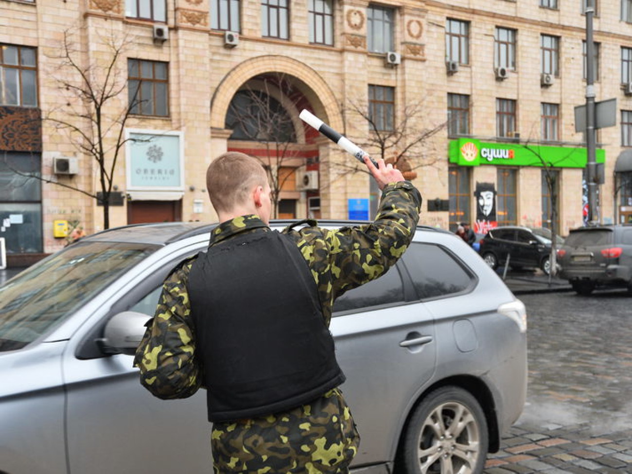 Новый человек с полосатой палкой или Кто сейчас регулирует движение транспорта, 5 марта 2014г.