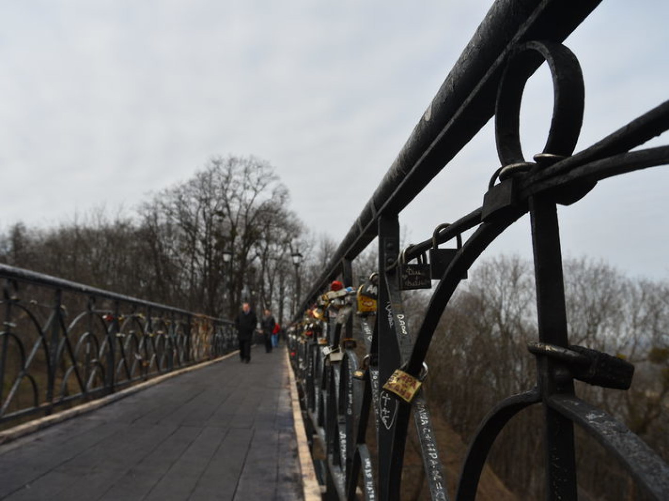 Мост влюбленных в Киеве получил новую жизнь