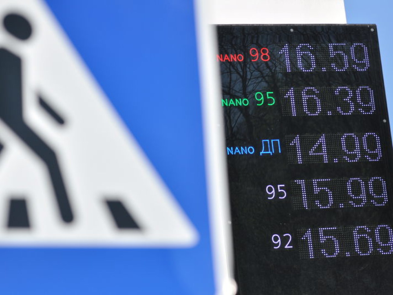 Высокая цена бензина отпугнула автомобилистов
