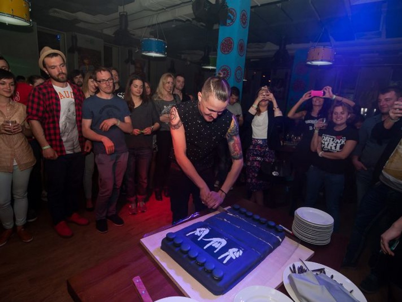 Лидер группы O.Torvald провел нескромный праздник в новом музыкальном баре в самом центре Киева
