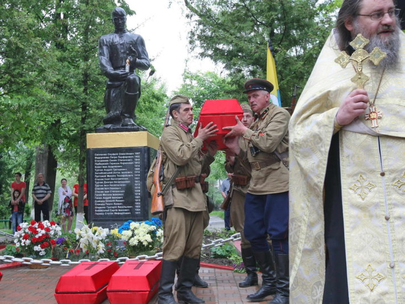В Киевской области перезахоронили бойцов, погибших в 1941-1942 гг.