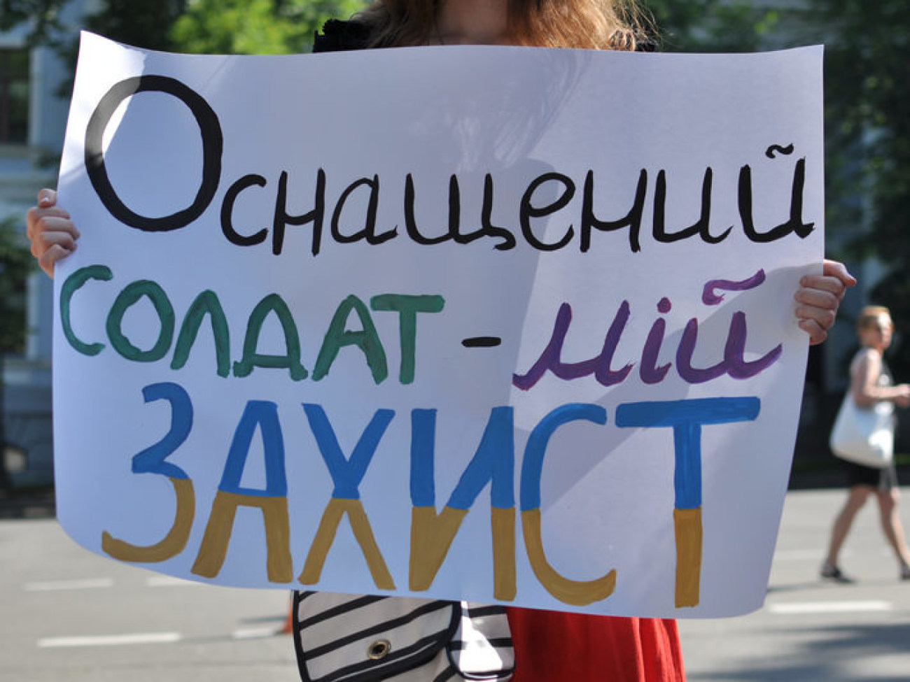 Украинские женщины требуют у Порошенко бронежилетов для мужей, 7 июня 2014г.