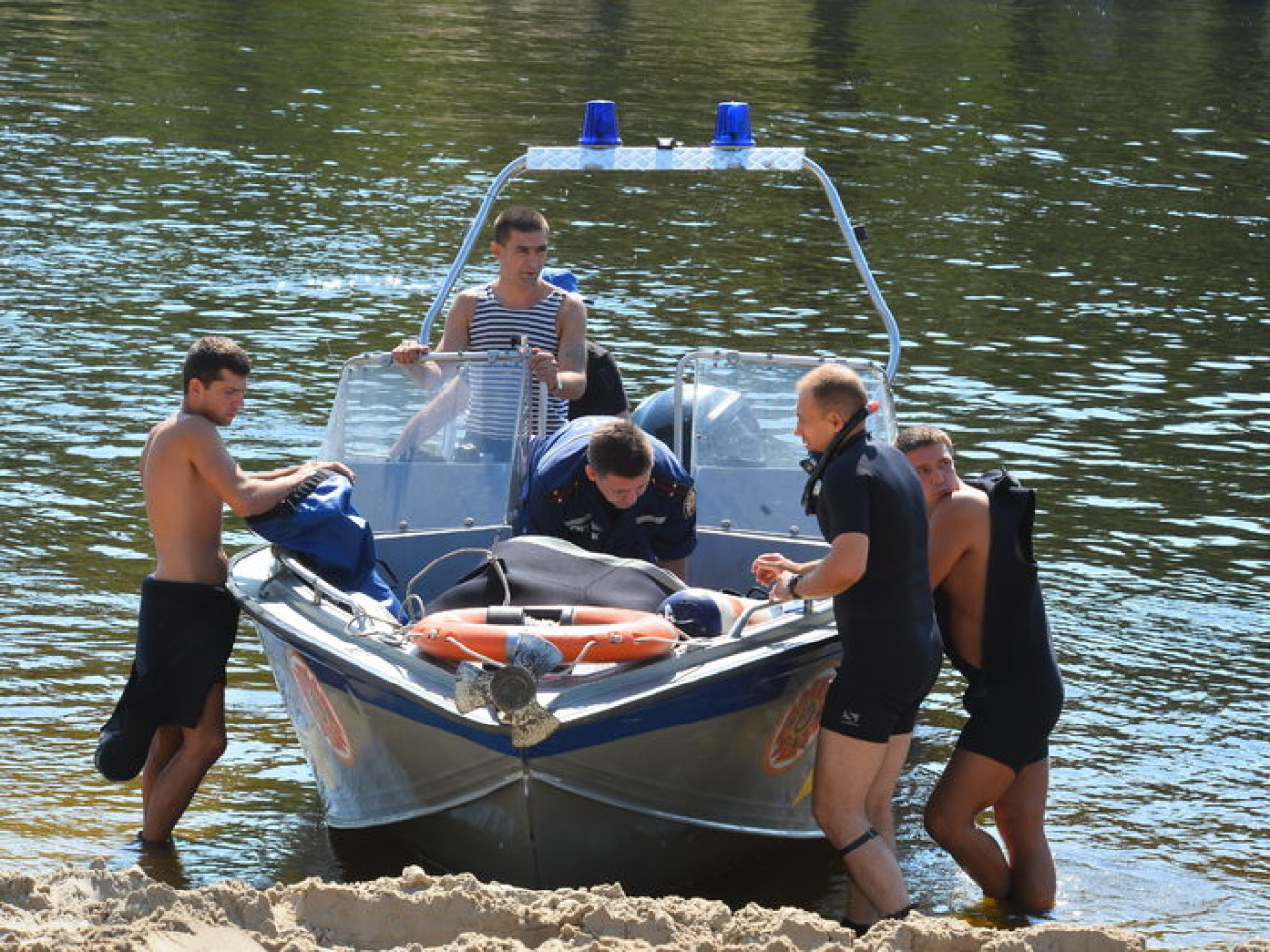 Столичные спасатели учили отдыхающих как не утонуть, 6 августа 2014г.