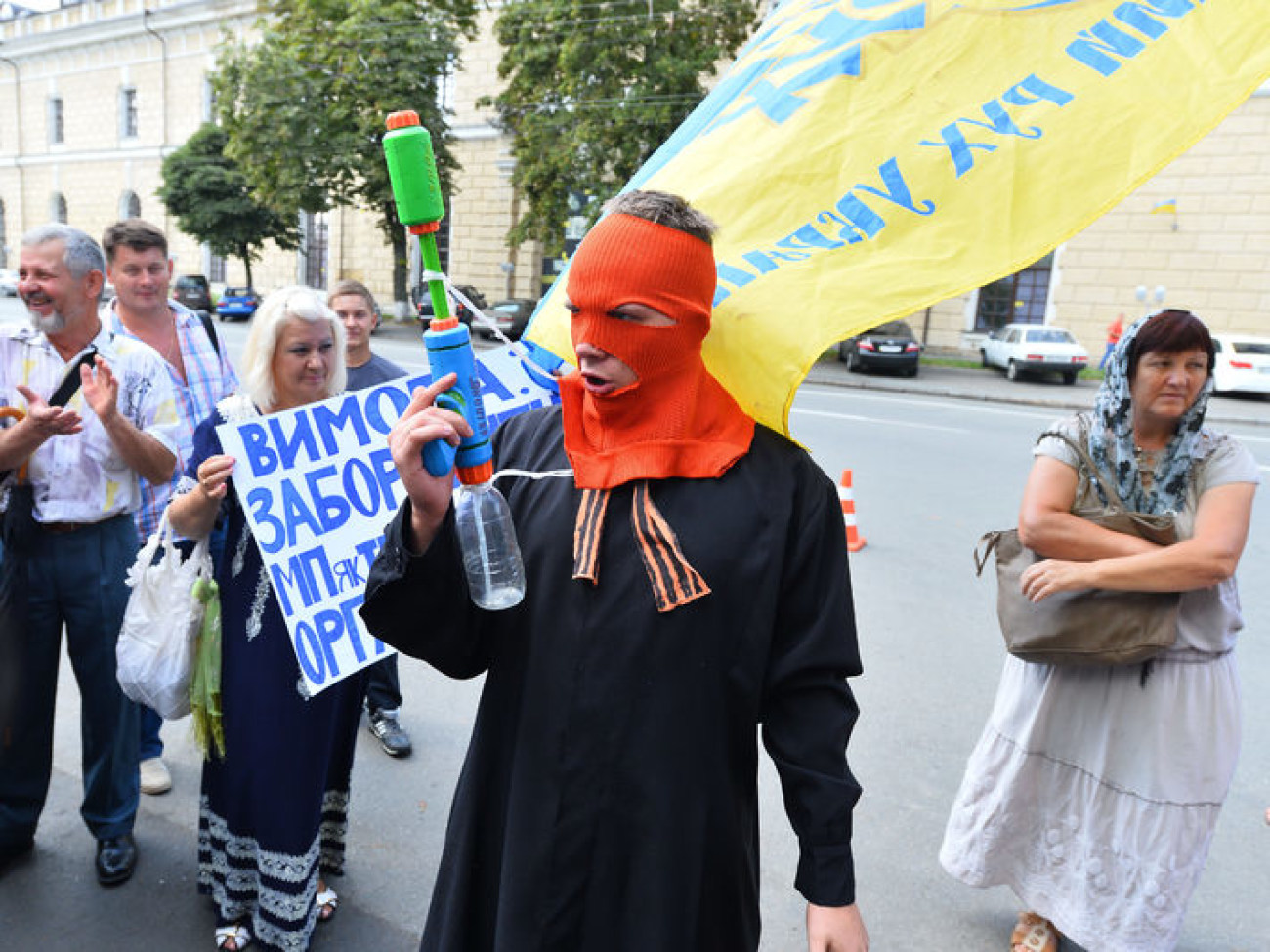 Выборы предстоятеля УПЦ МП сопровождались митингом и милицией, 13 августа 2014г.