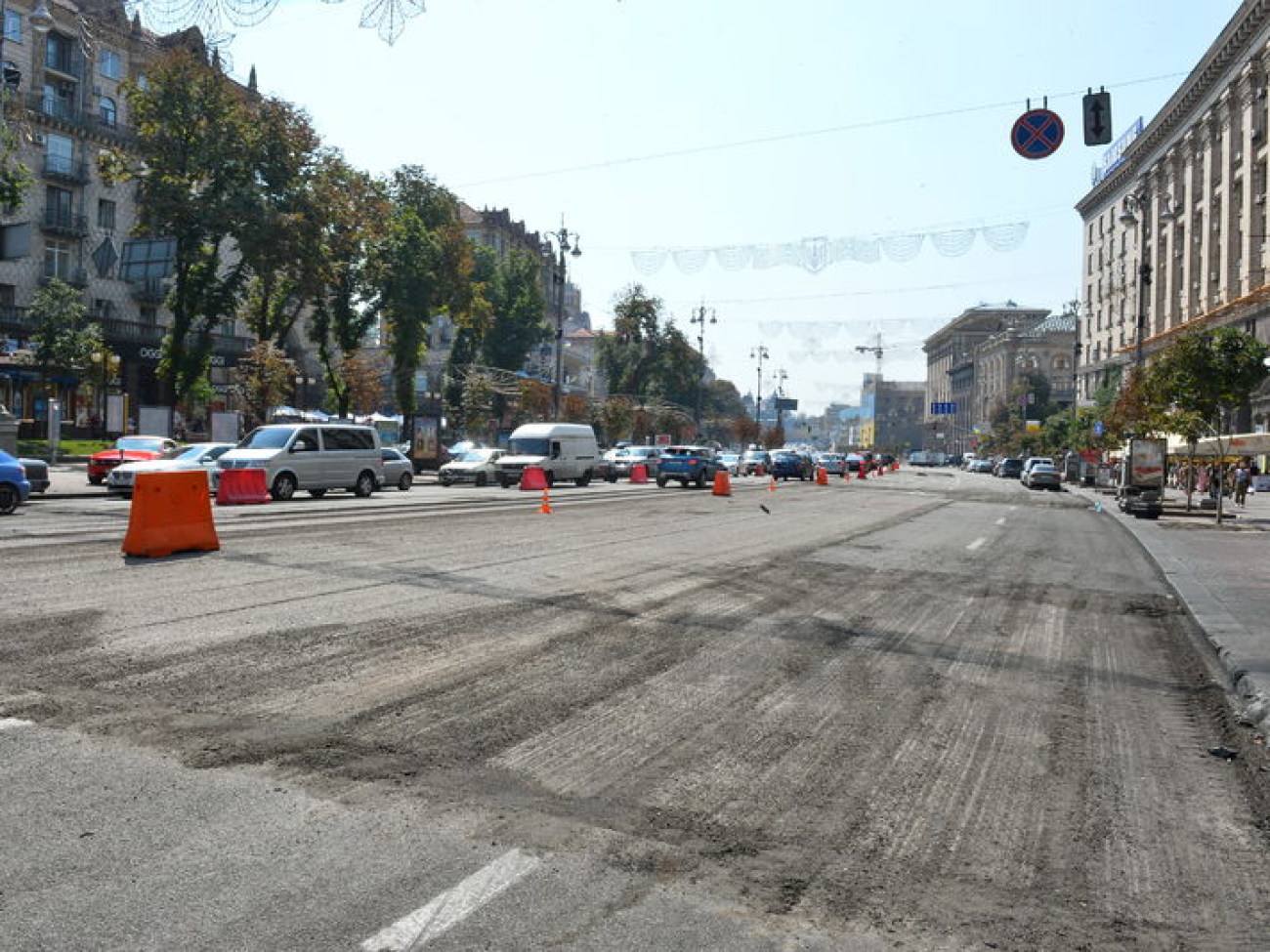 На Майдане разбирают елку и перекладывают асфальт, 14 августа 2014г.