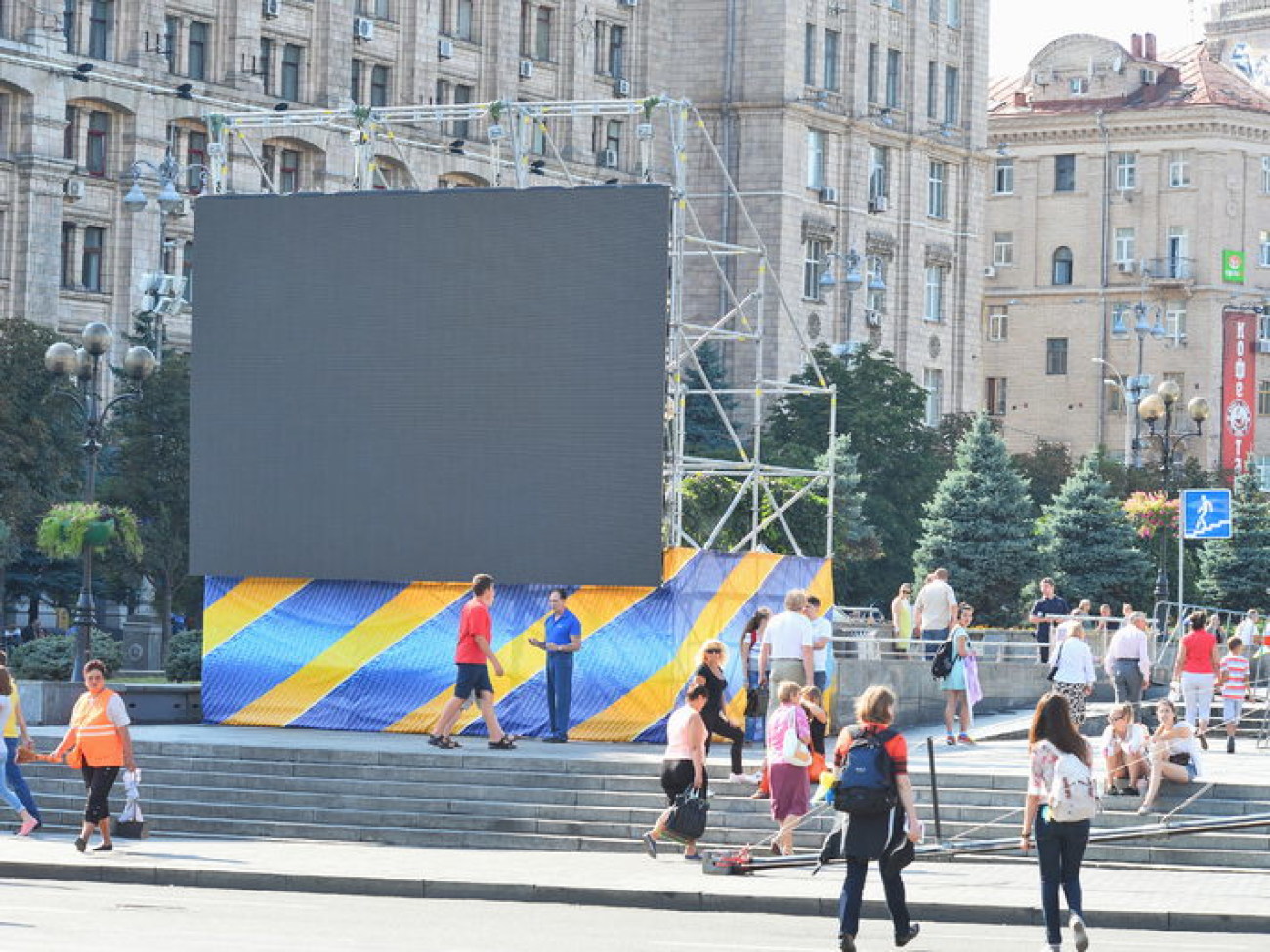 На Майдане готовятся встретить парад, 23 августа 2014г.