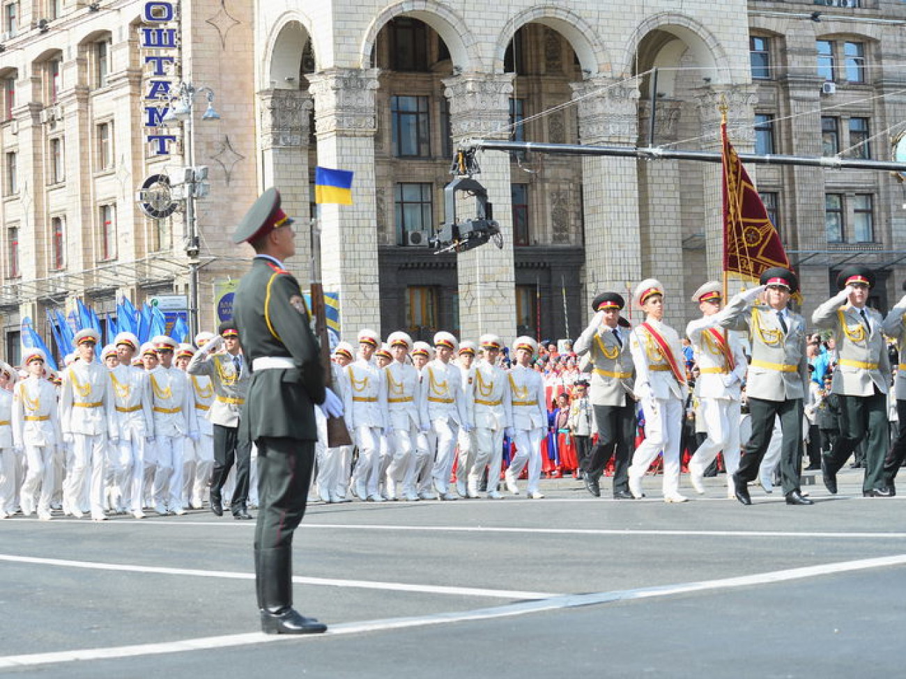 В Киеве прошел парад войск