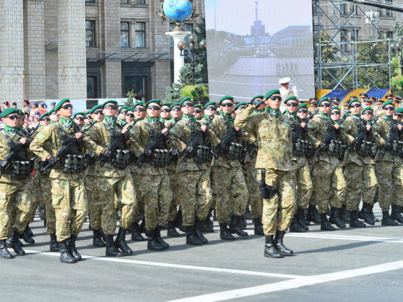 В Киеве прошел парад войск