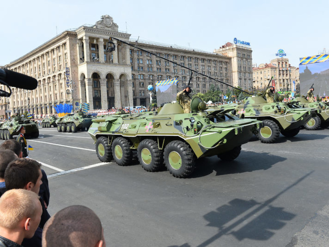 В Киеве прошел парад войск