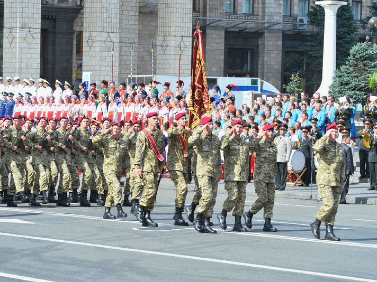 В Киеве прошел парад войск