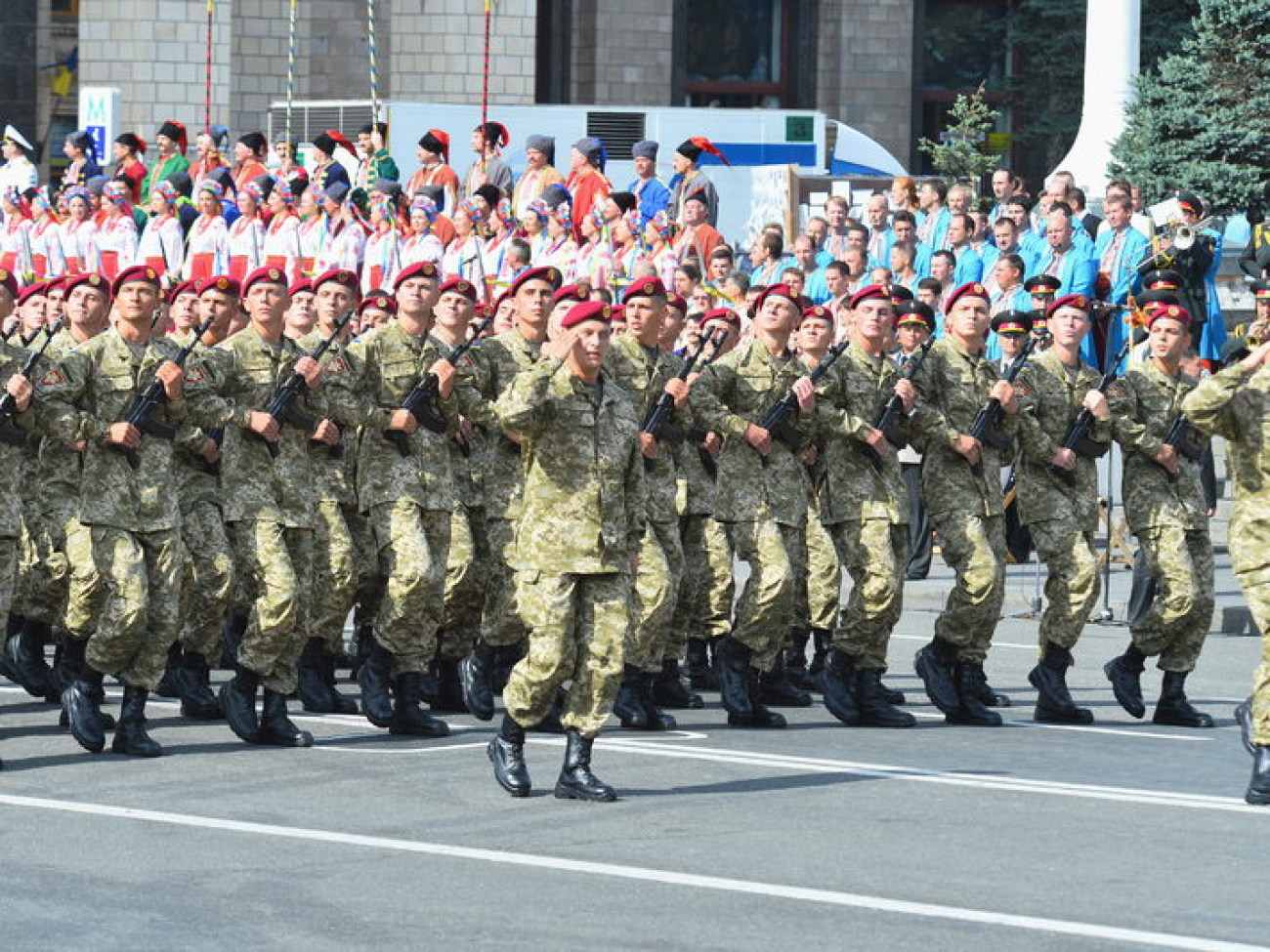 В Киеве прошел парад войск