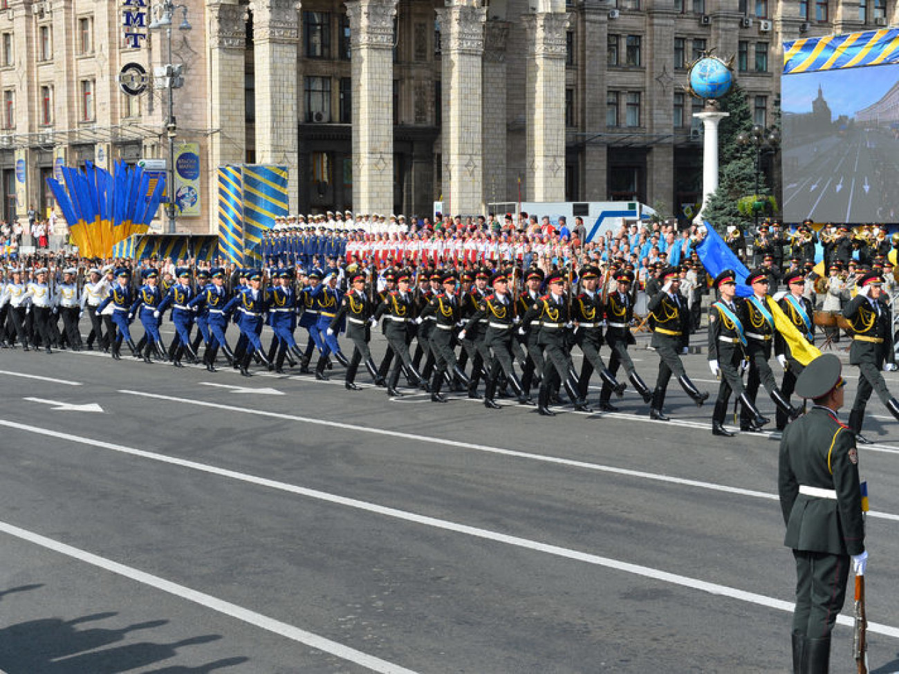 В Киеве прошел парад войск