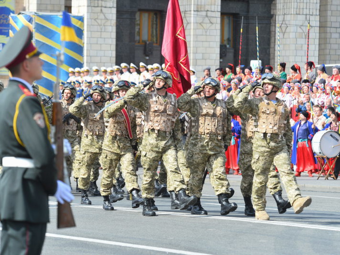 В Киеве прошел парад войск