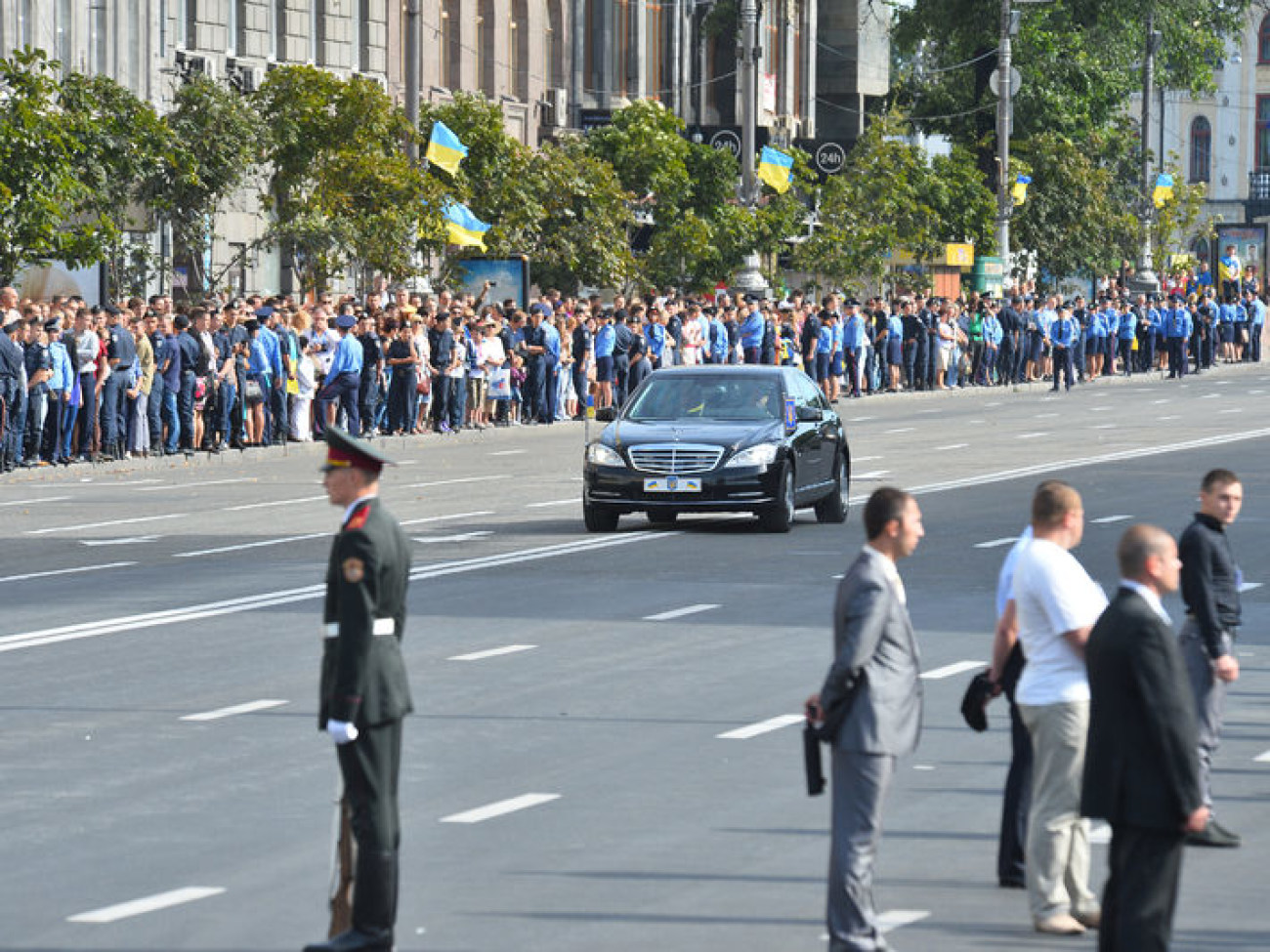 В Киеве прошел парад войск