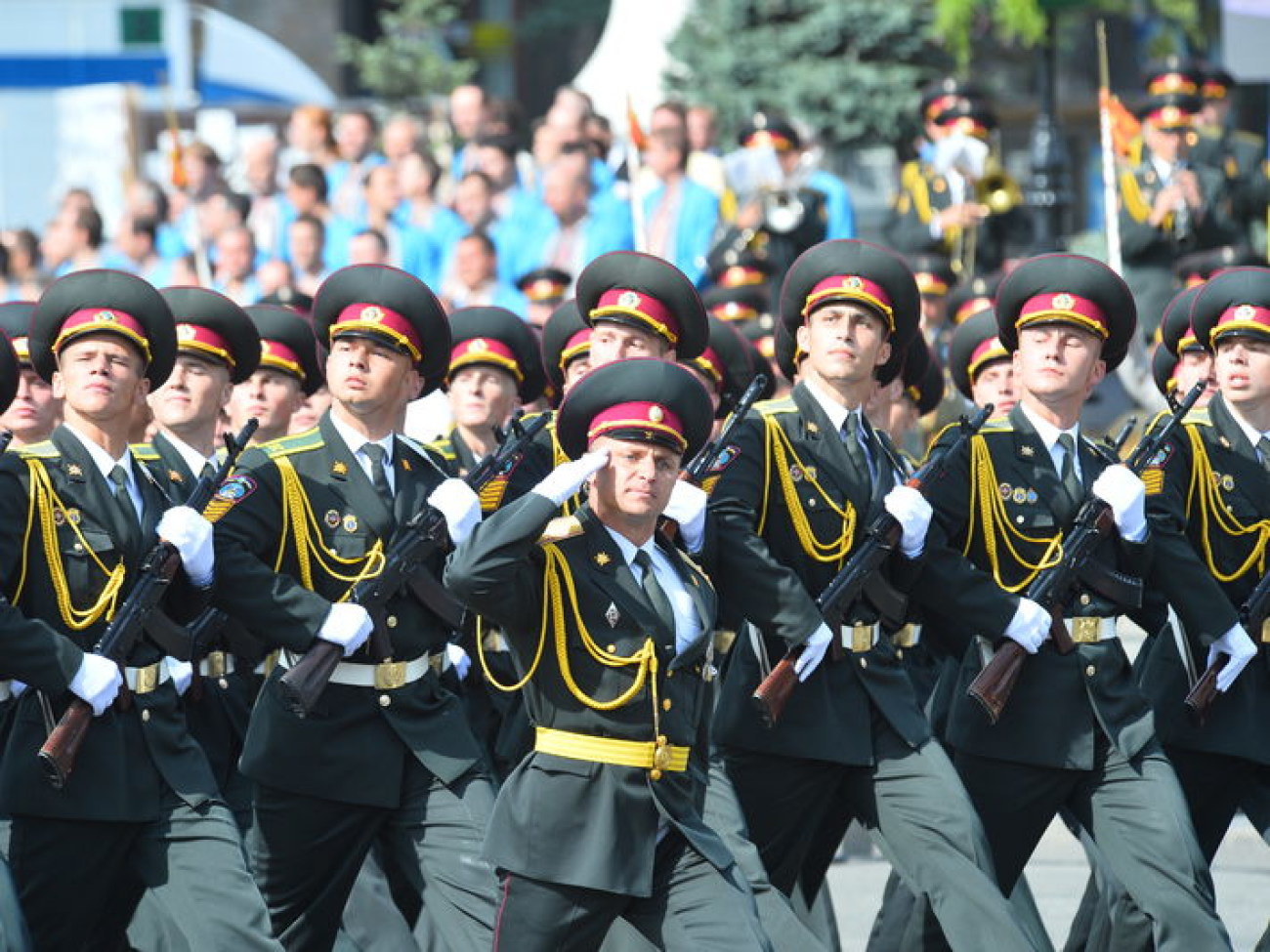 В Киеве прошел парад войск