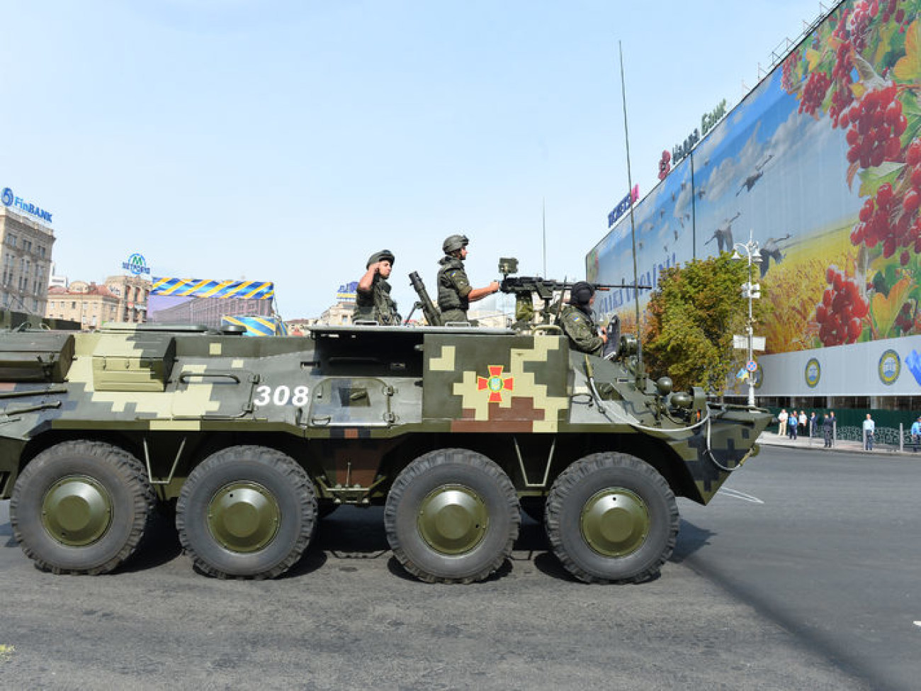 В Киеве прошел парад войск